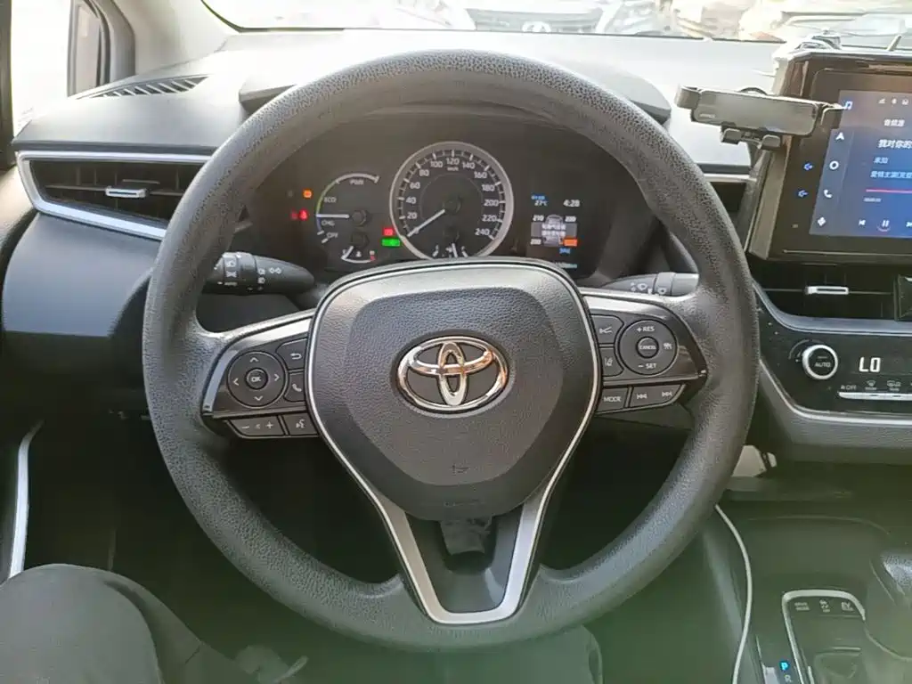 Toyota Corolla — фото 11