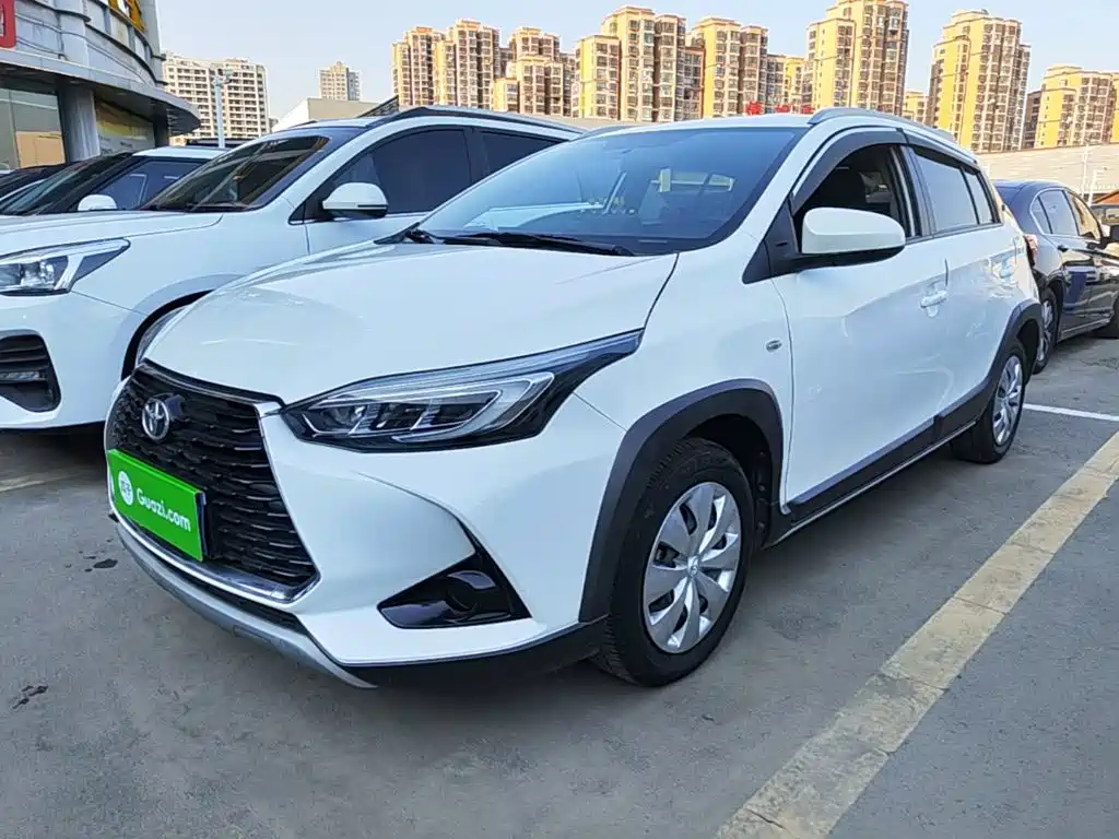 Toyota Yaris L — фото 2