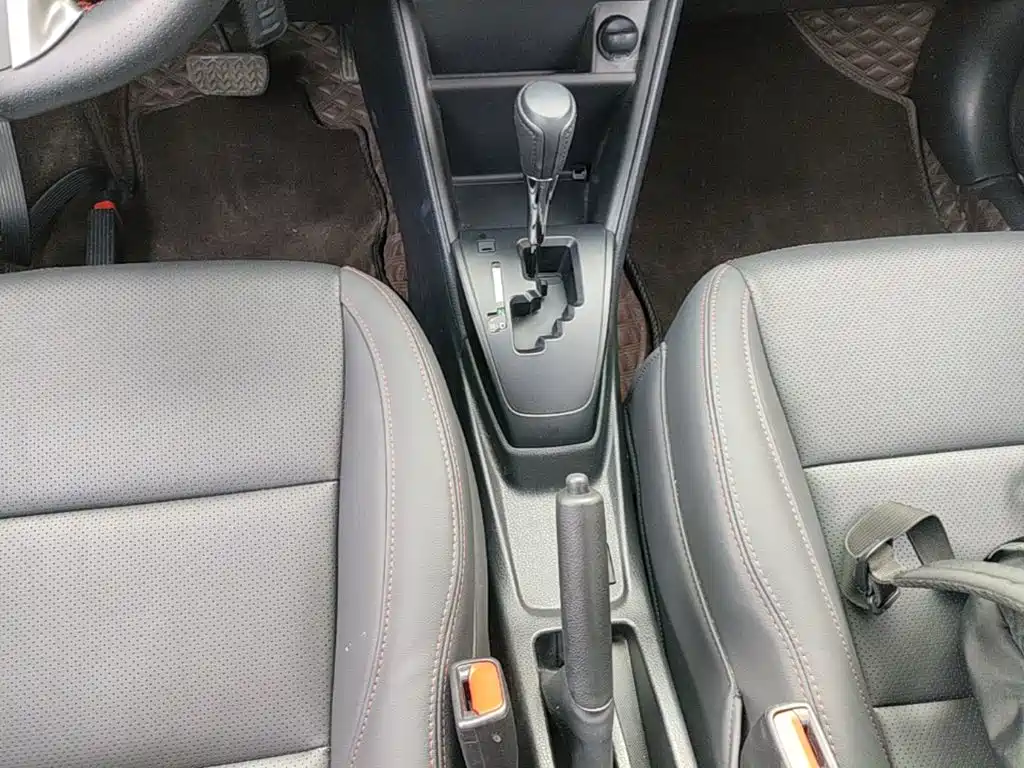 Toyota Yaris L — фото 14