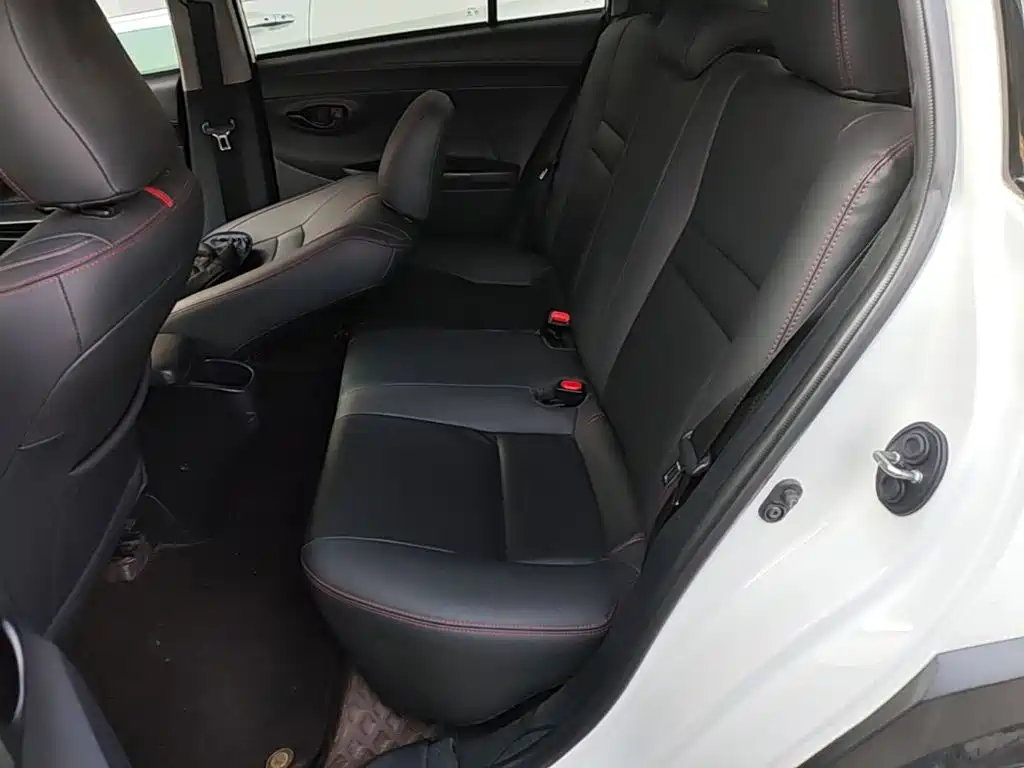 Toyota Yaris L — фото 17