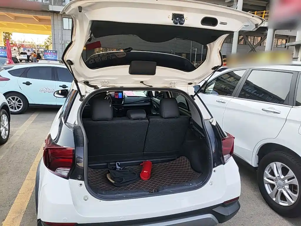 Toyota Yaris L — фото 19