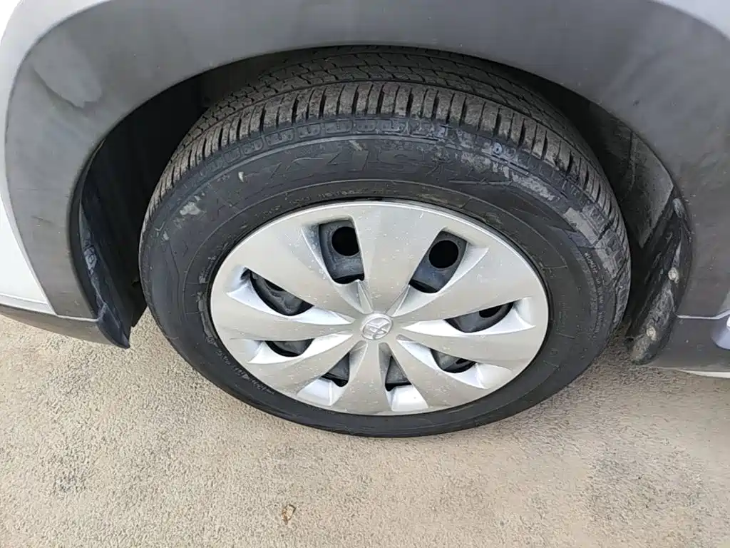 Toyota Yaris L — фото 23