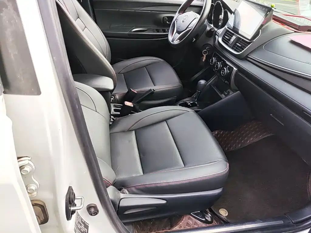 Toyota Yaris L — фото 25