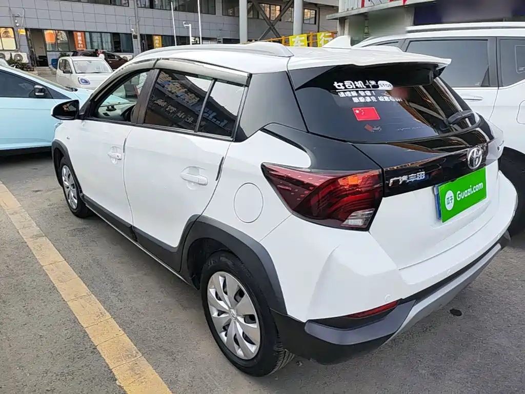 Toyota Yaris L — фото 5