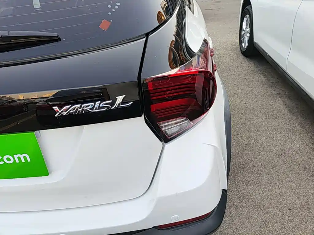 Toyota Yaris L — фото 8