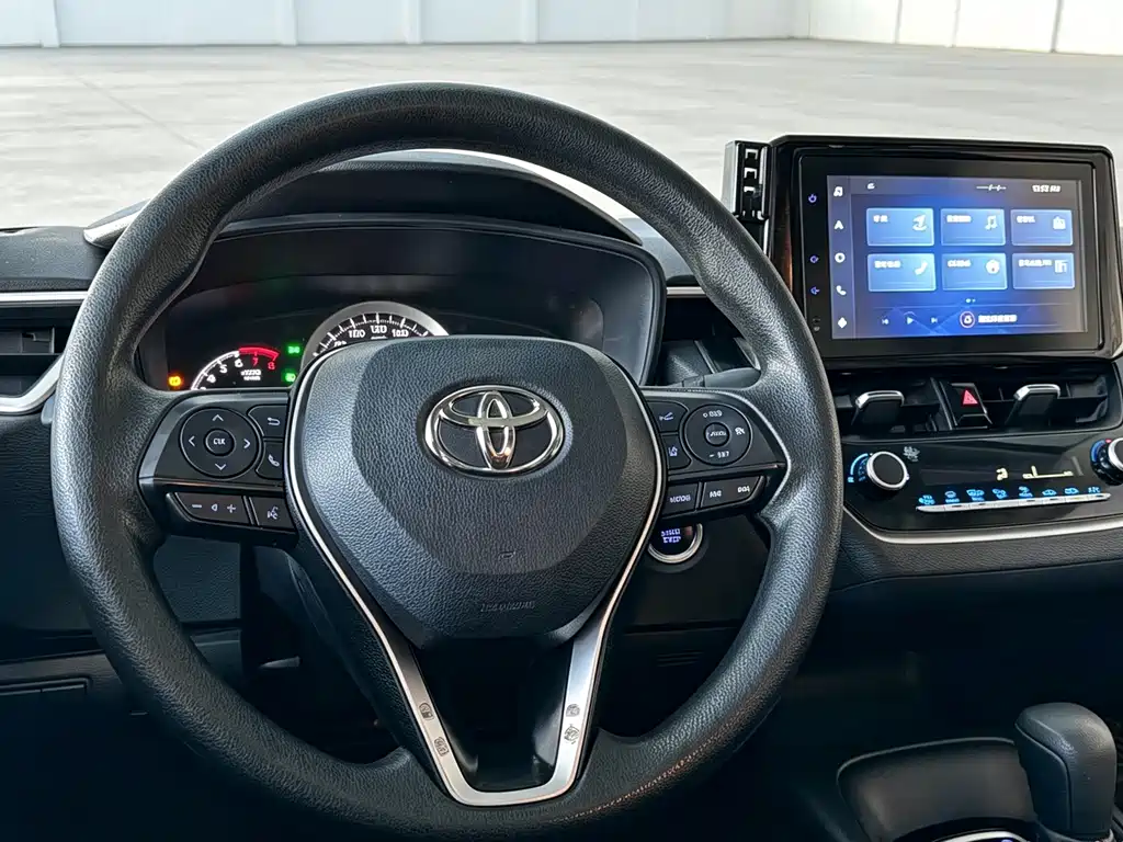 Toyota Corolla — фото 9