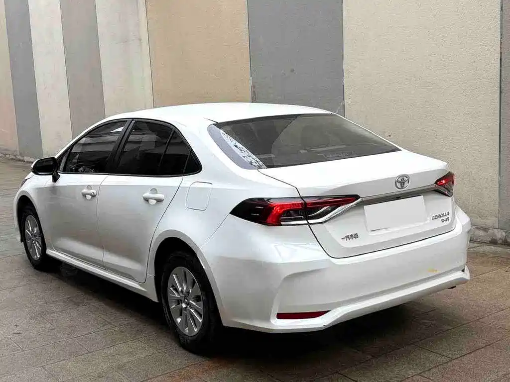 Toyota Corolla — фото 6