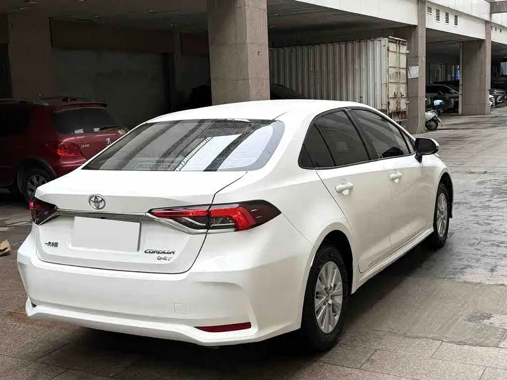 Toyota Corolla — фото 9