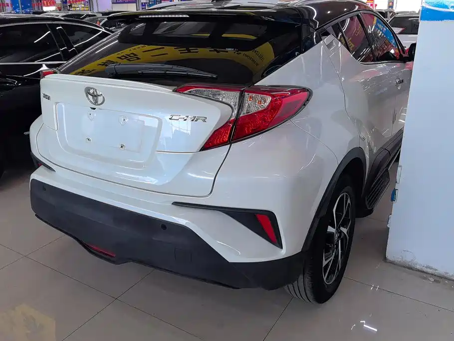 Toyota C-HR — фото 3