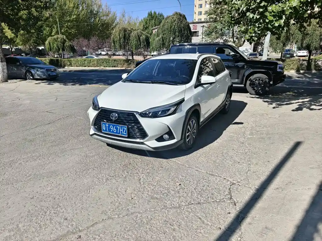 Toyota Yaris L — фото 11