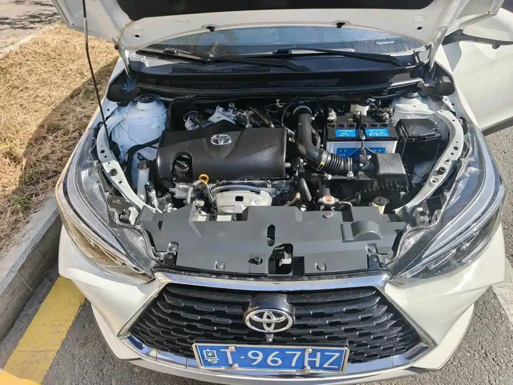 Toyota Yaris L — фото 7
