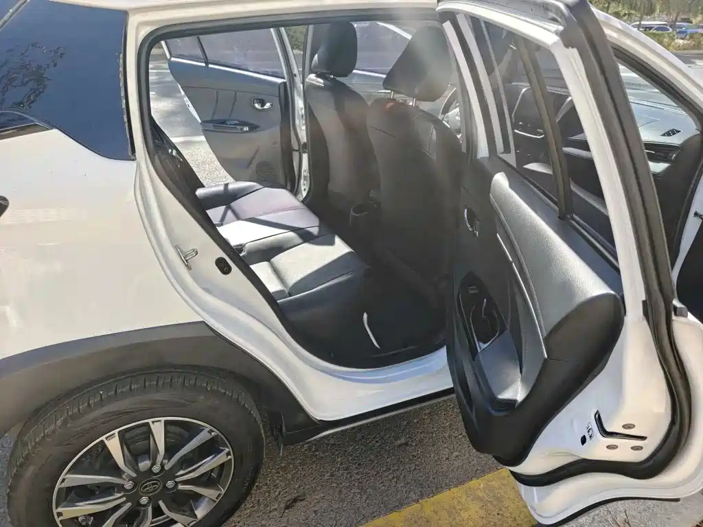 Toyota Yaris L — фото 9