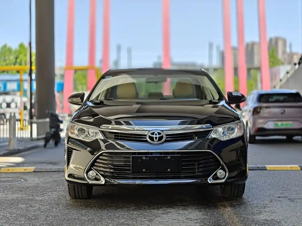 Toyota Camry — фото 2