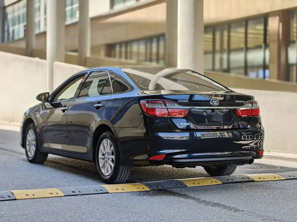 Toyota Camry — фото 6