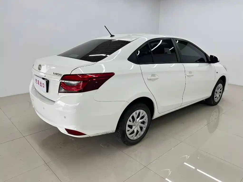 Toyota Vios — фото 4