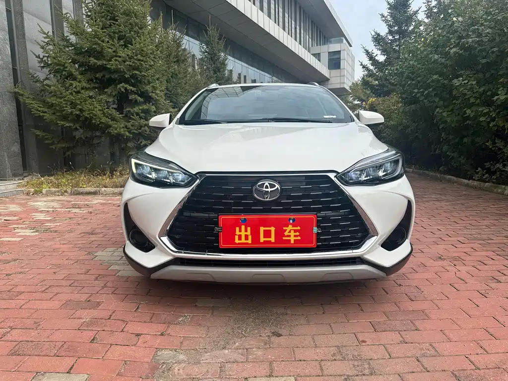 Toyota Yaris L — фото 2