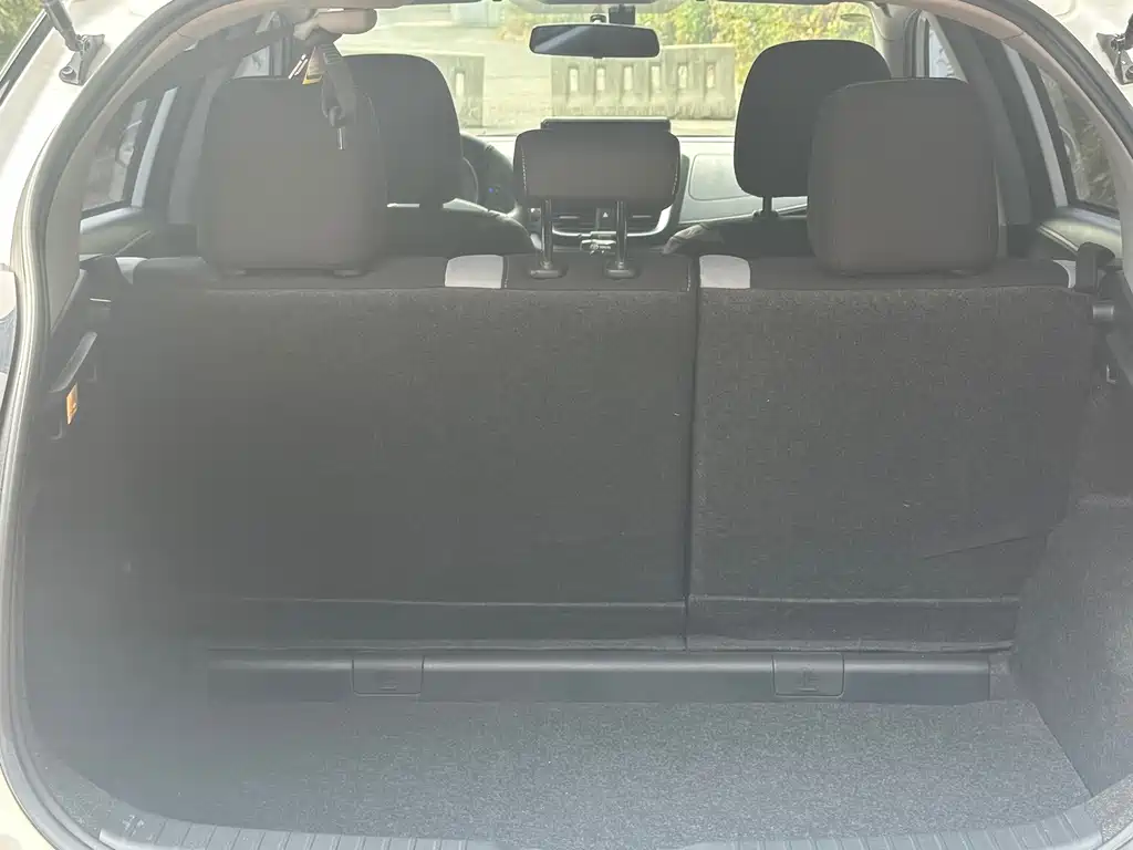 Toyota Yaris L — фото 17
