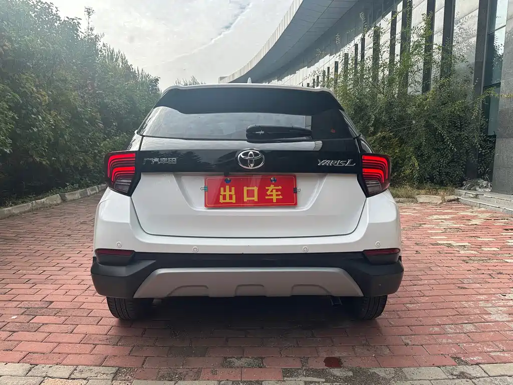 Toyota Yaris L — фото 23