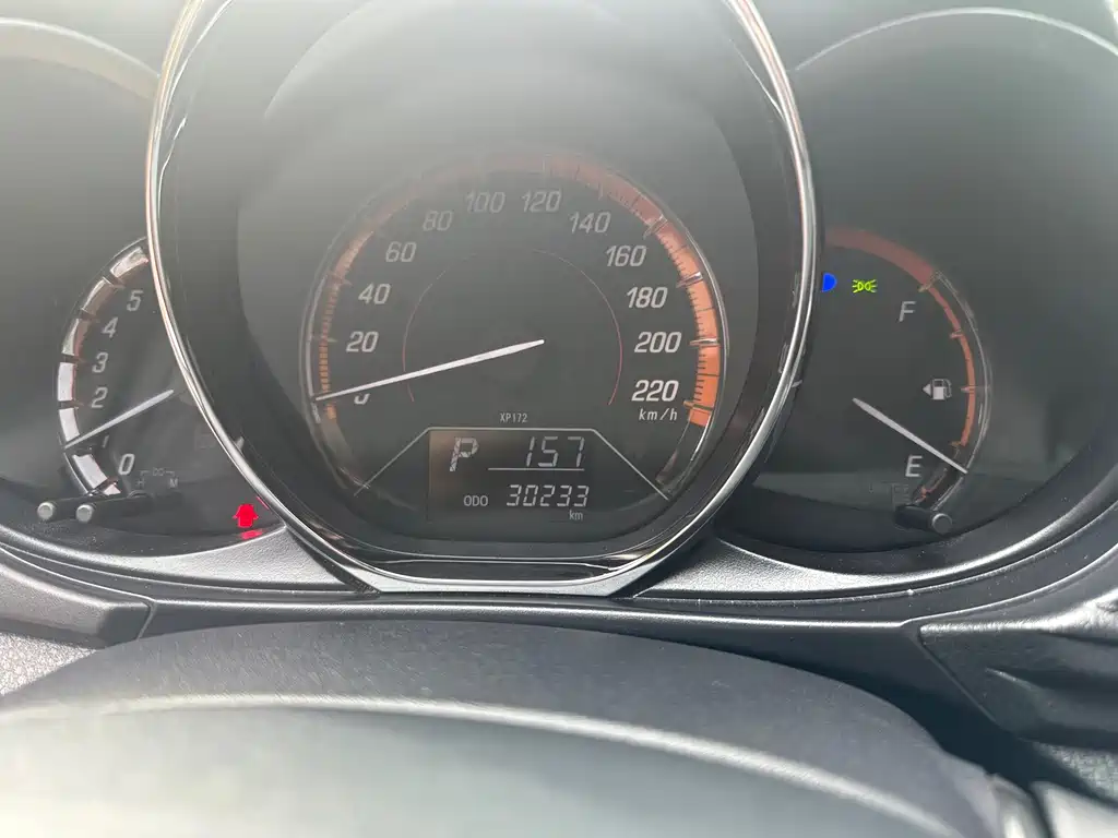 Toyota Yaris L — фото 4