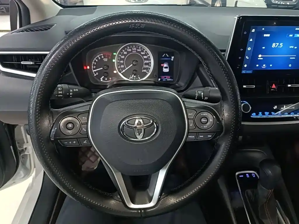 Toyota Corolla — фото 11