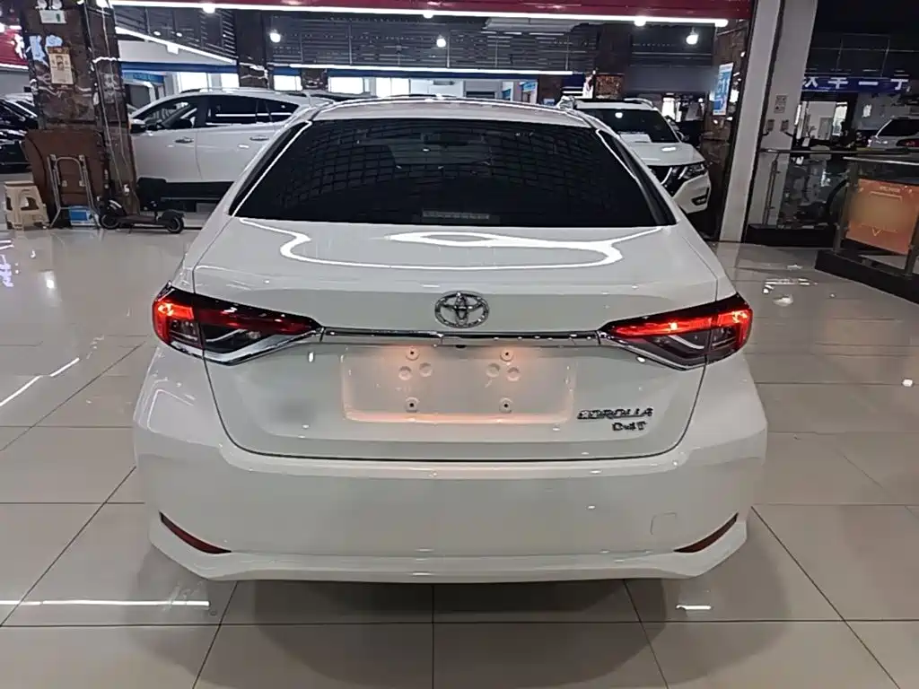 Toyota Corolla — фото 6