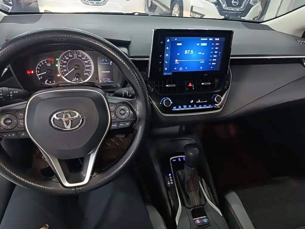 Toyota Corolla — фото 10