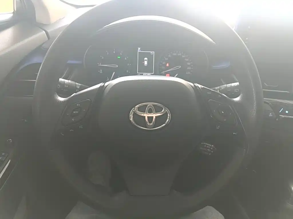 Toyota C-HR — фото 11