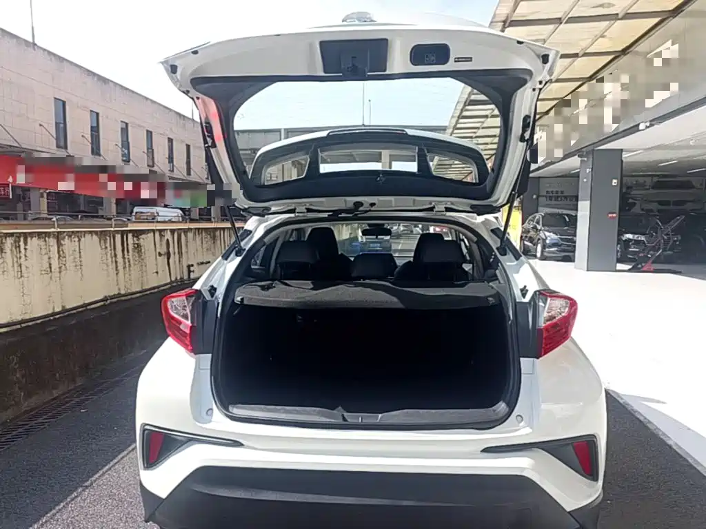 Toyota C-HR — фото 19