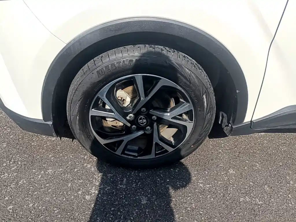 Toyota C-HR — фото 23