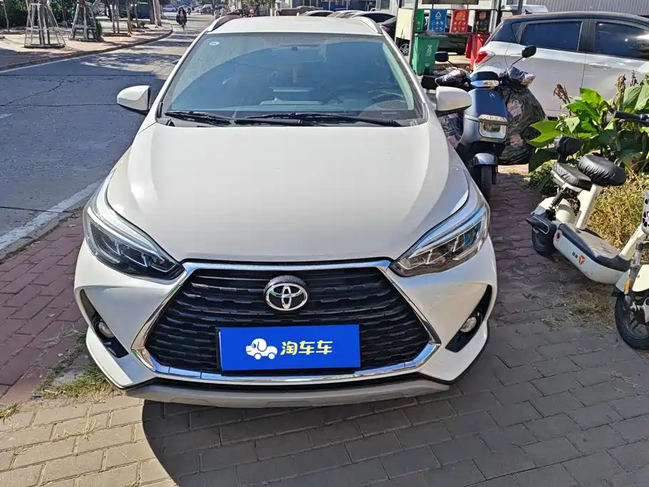 Toyota Yaris L — фото 2