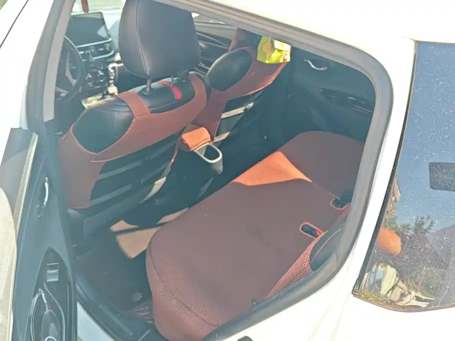 Toyota Yaris L — фото 11