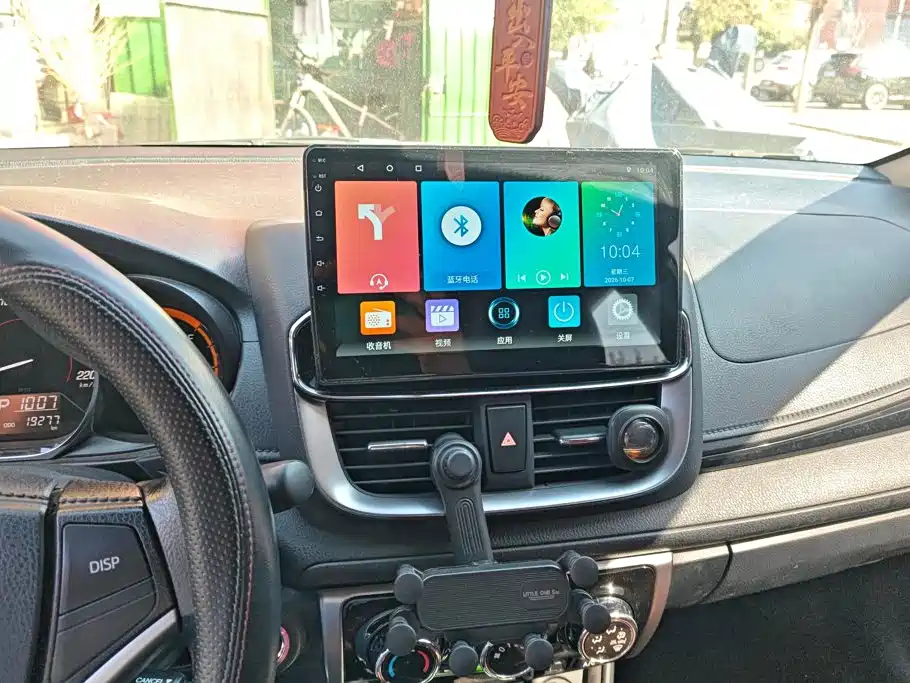 Toyota Yaris L — фото 13