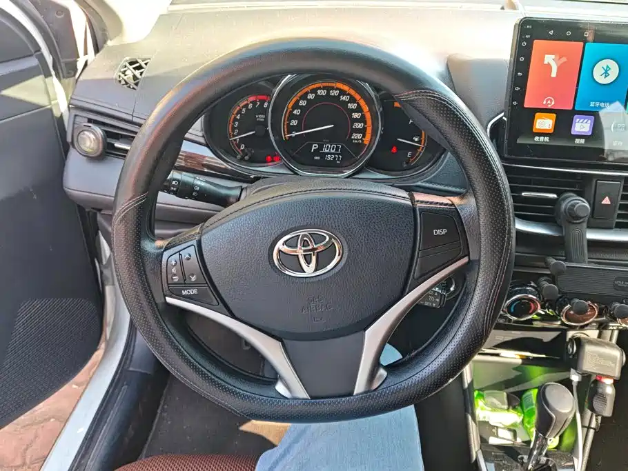 Toyota Yaris L — фото 15