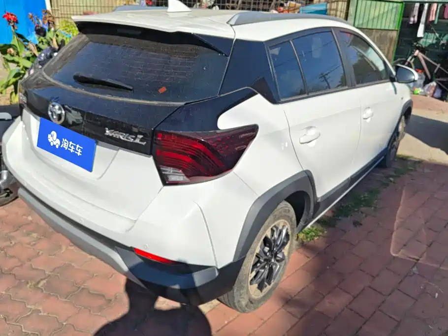 Toyota Yaris L — фото 3
