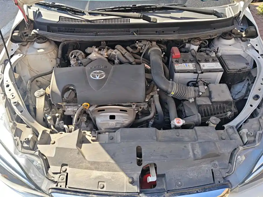 Toyota Yaris L — фото 10