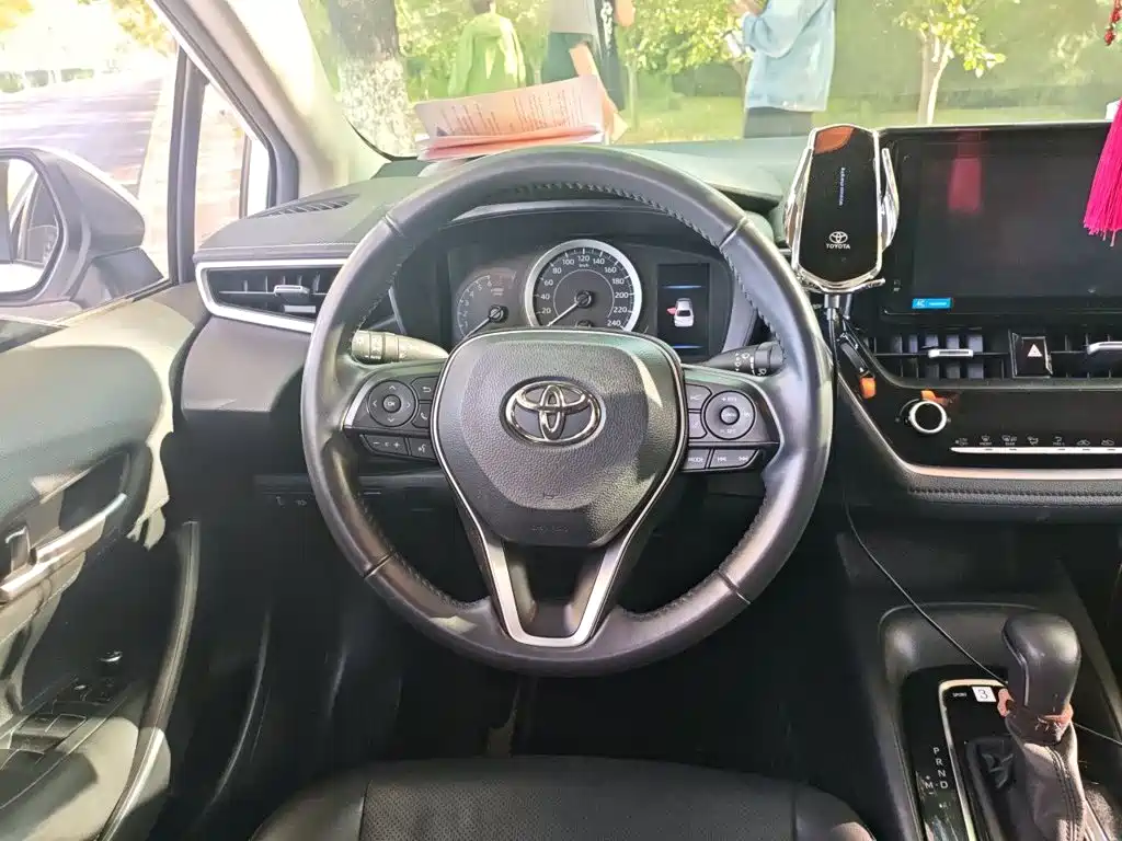 Toyota Corolla — фото 6