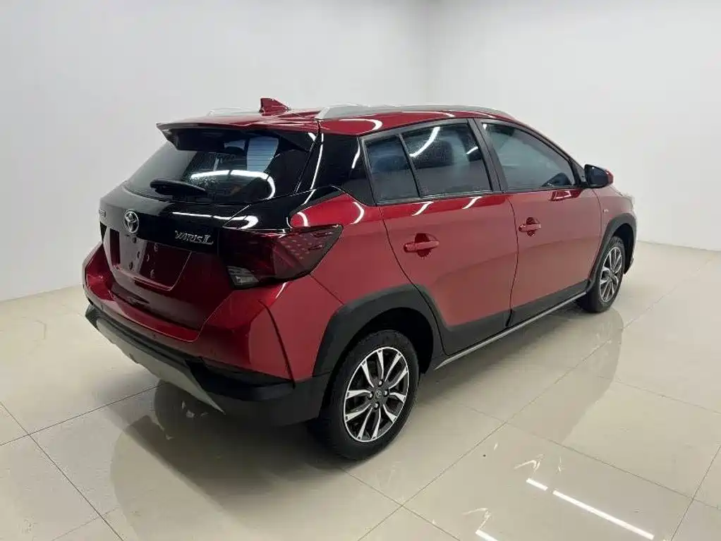 Toyota Yaris L — фото 4