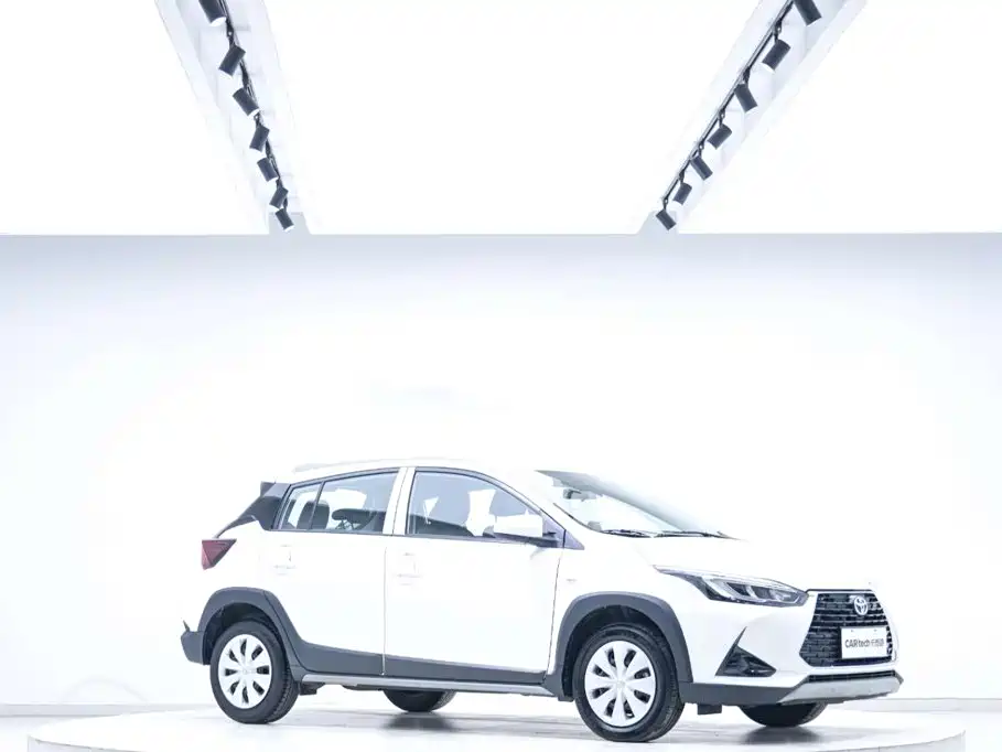 Toyota Yaris L — фото 2