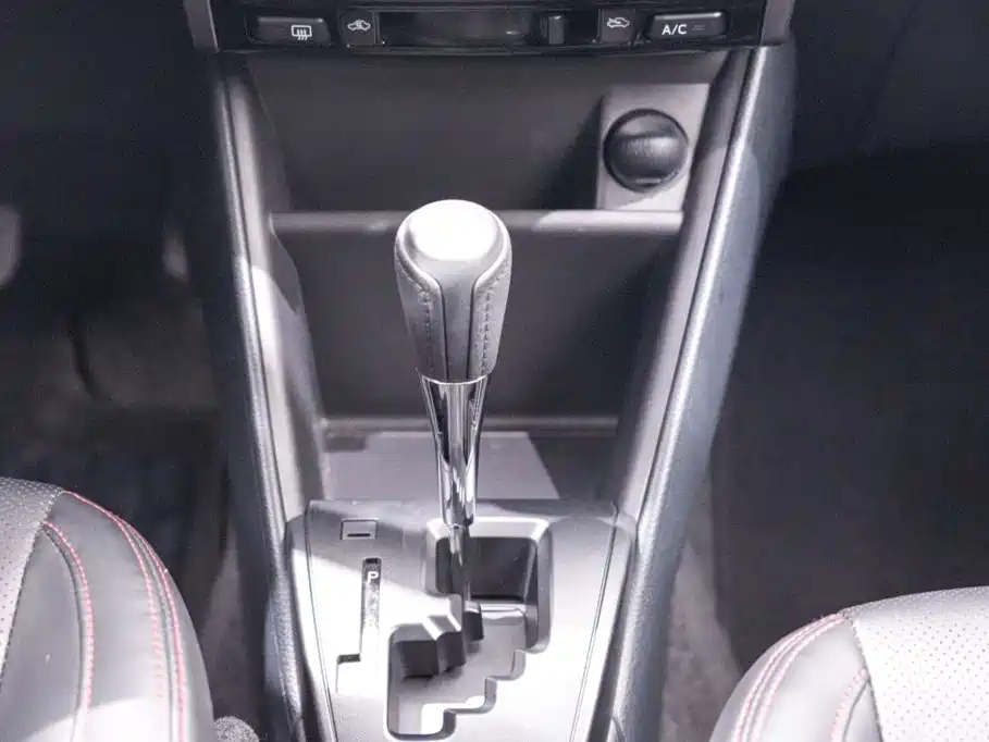 Toyota Yaris L — фото 15