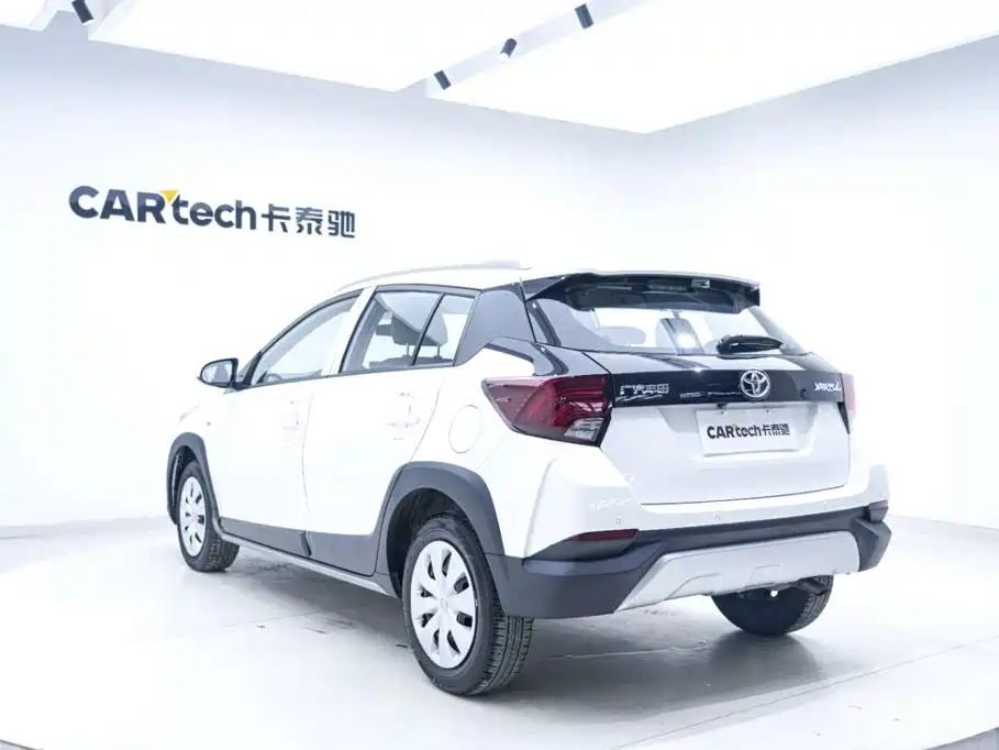 Toyota Yaris L — фото 17