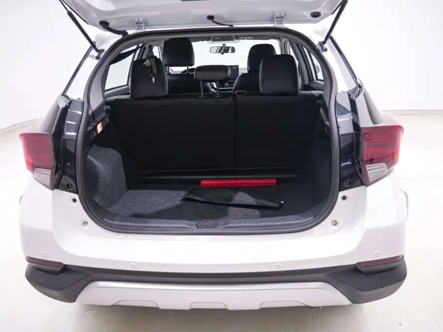 Toyota Yaris L — фото 20