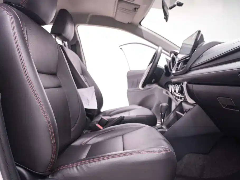 Toyota Yaris L — фото 25