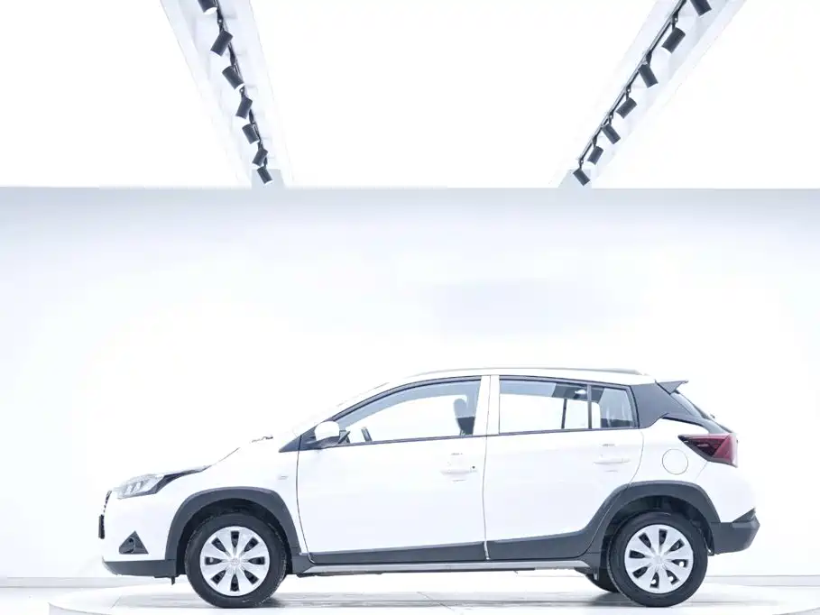 Toyota Yaris L — фото 5