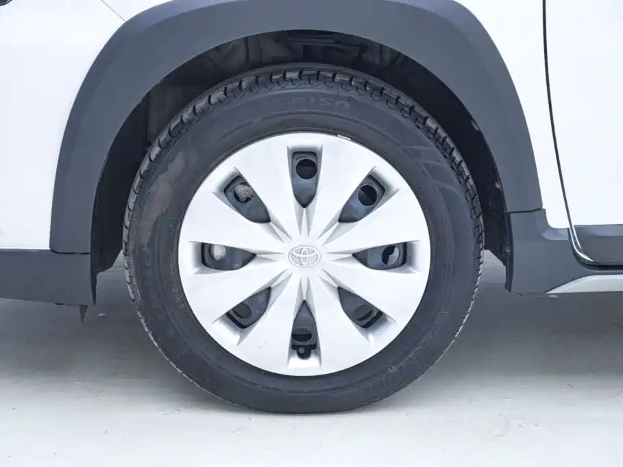 Toyota Yaris L — фото 10