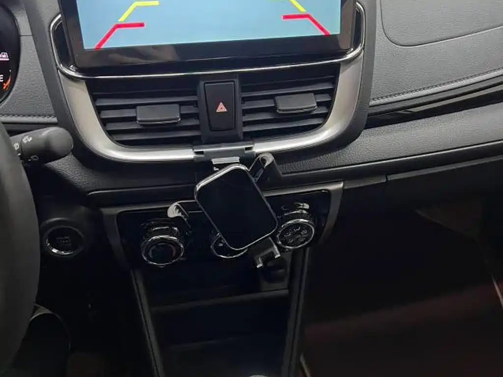 Toyota Yaris L — фото 13