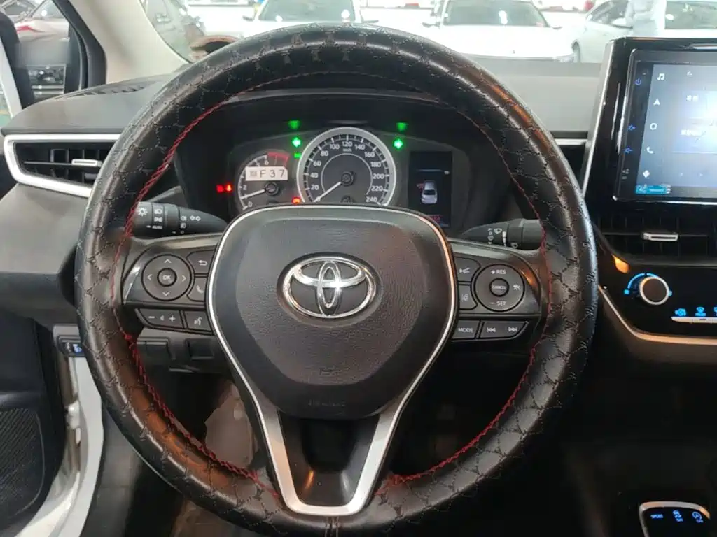 Toyota Corolla — фото 11