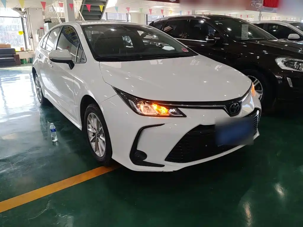 Toyota Corolla — фото 4