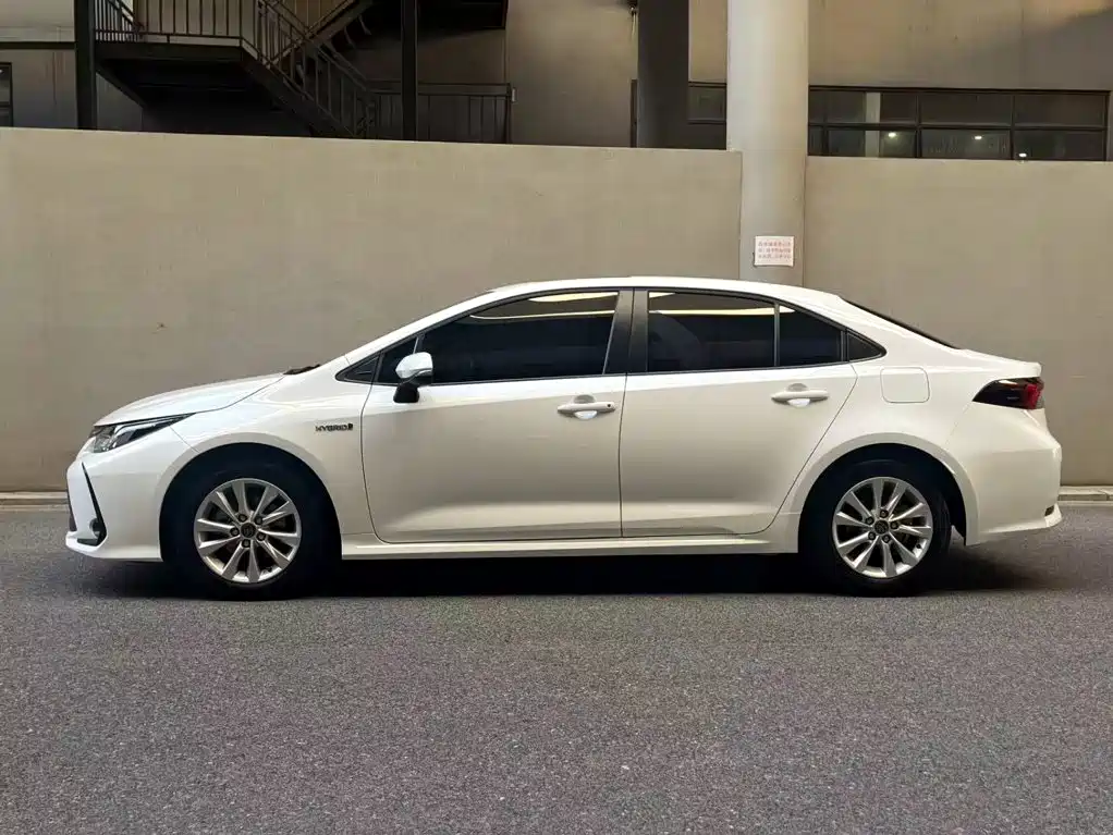 Toyota Corolla — фото 3