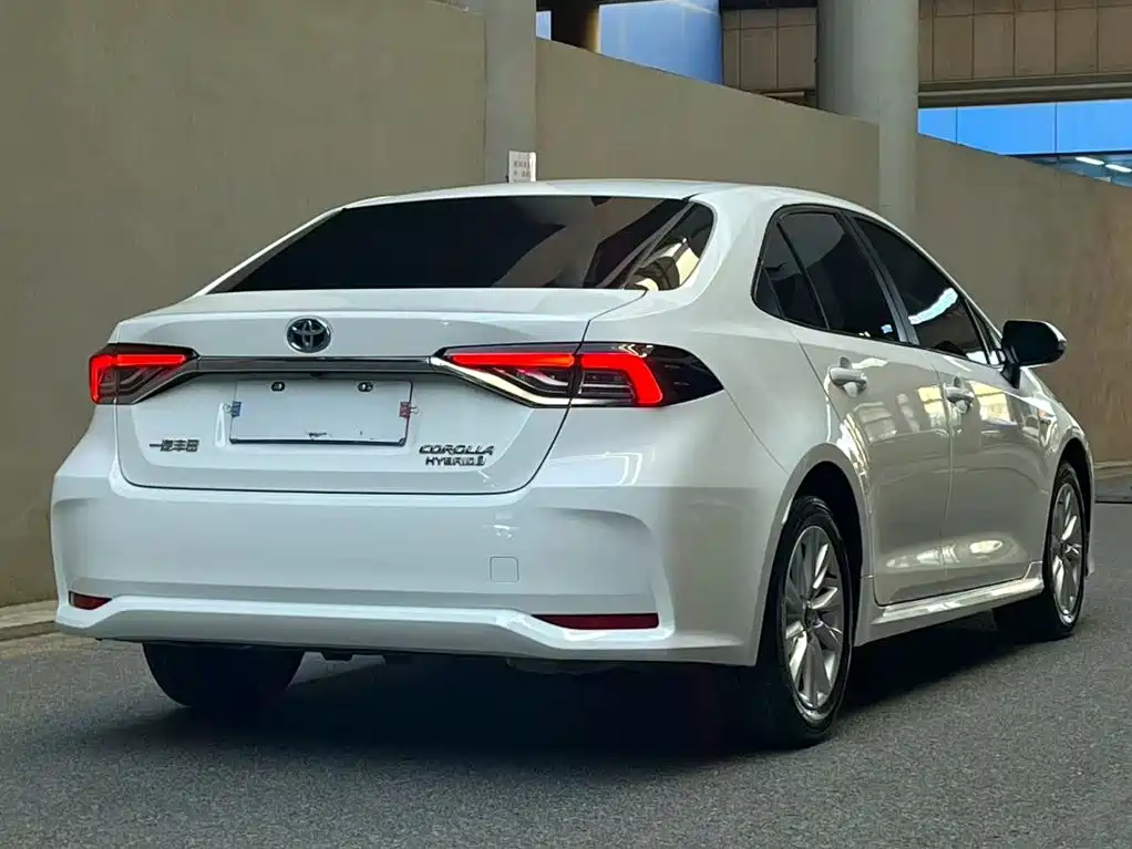Toyota Corolla — фото 5