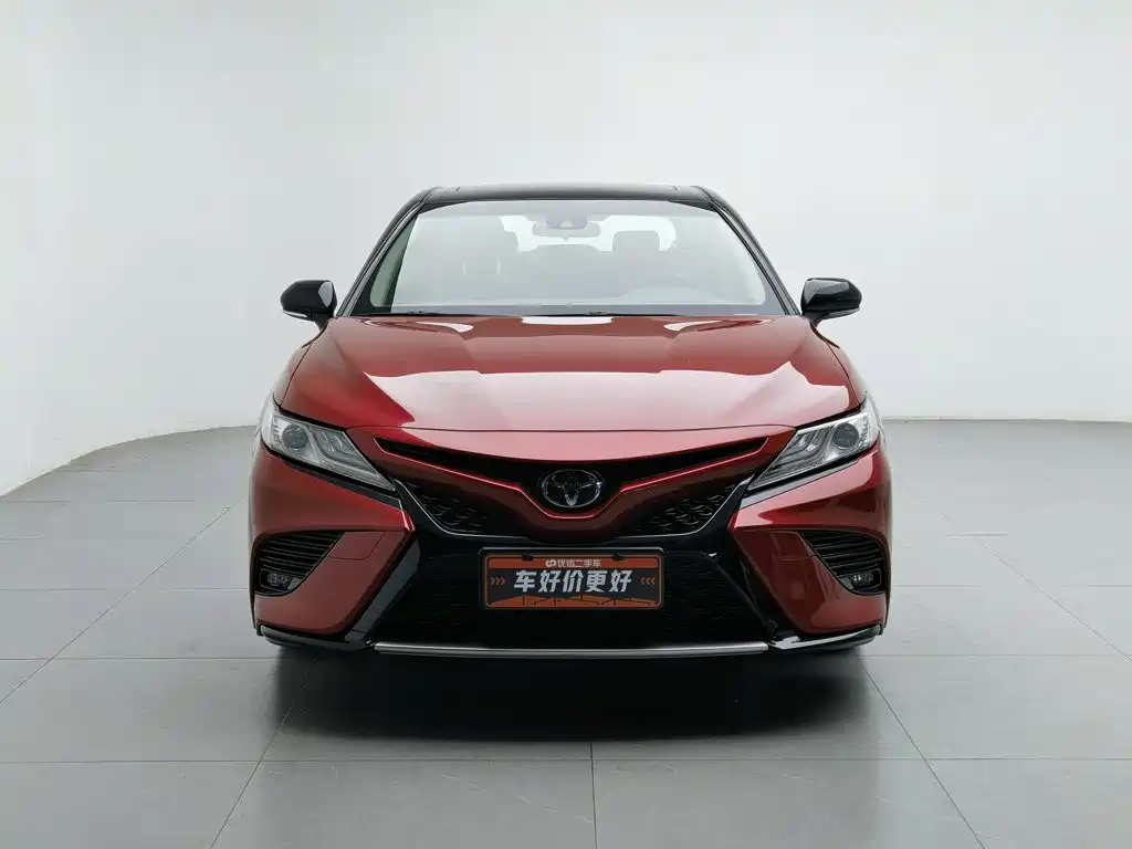 Toyota Camry — фото 3